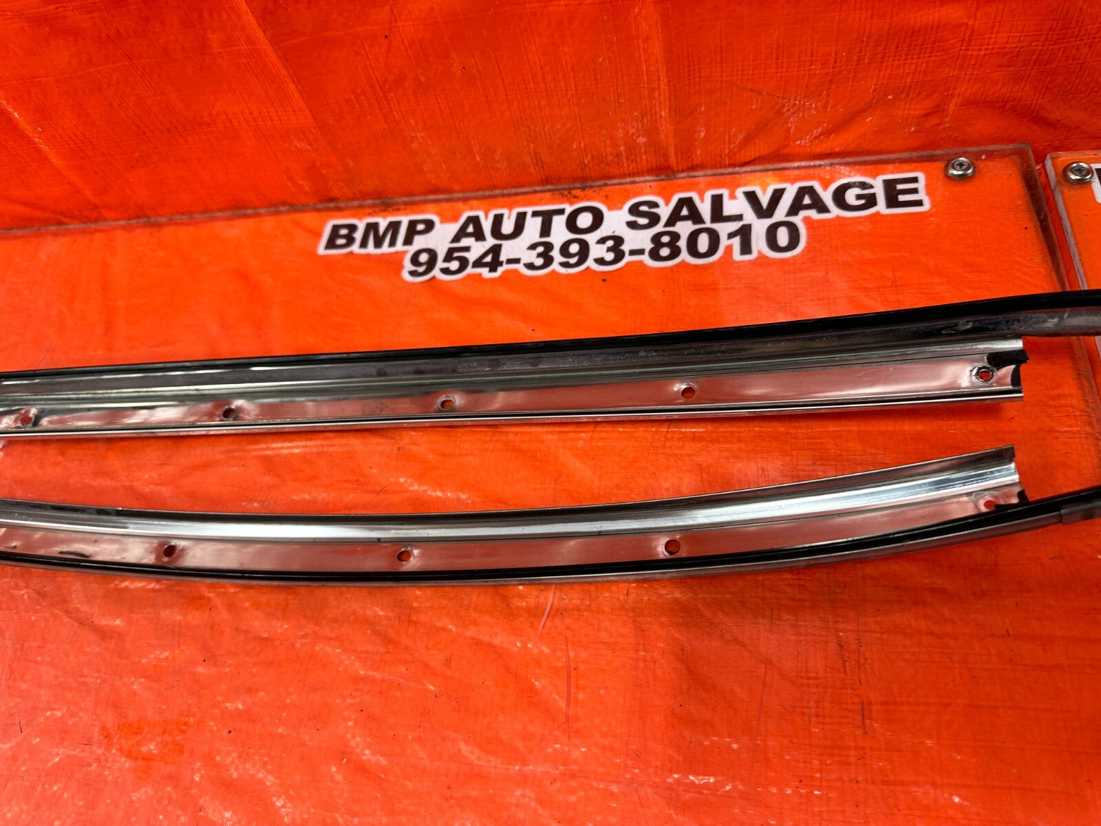 02 10 LEXUS SC430   LEFT AND RIGHT CONVERTIBLE TOP GUIDE RAILS   OEM #2616