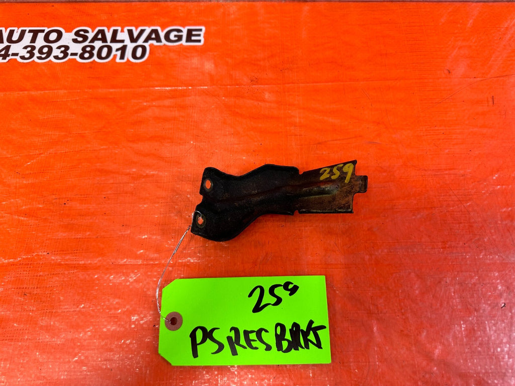 97 01 HONDA PRELUDE   POWER STEERING RESERVOIR TANK BOTTLE BRACKET   OEM #2590