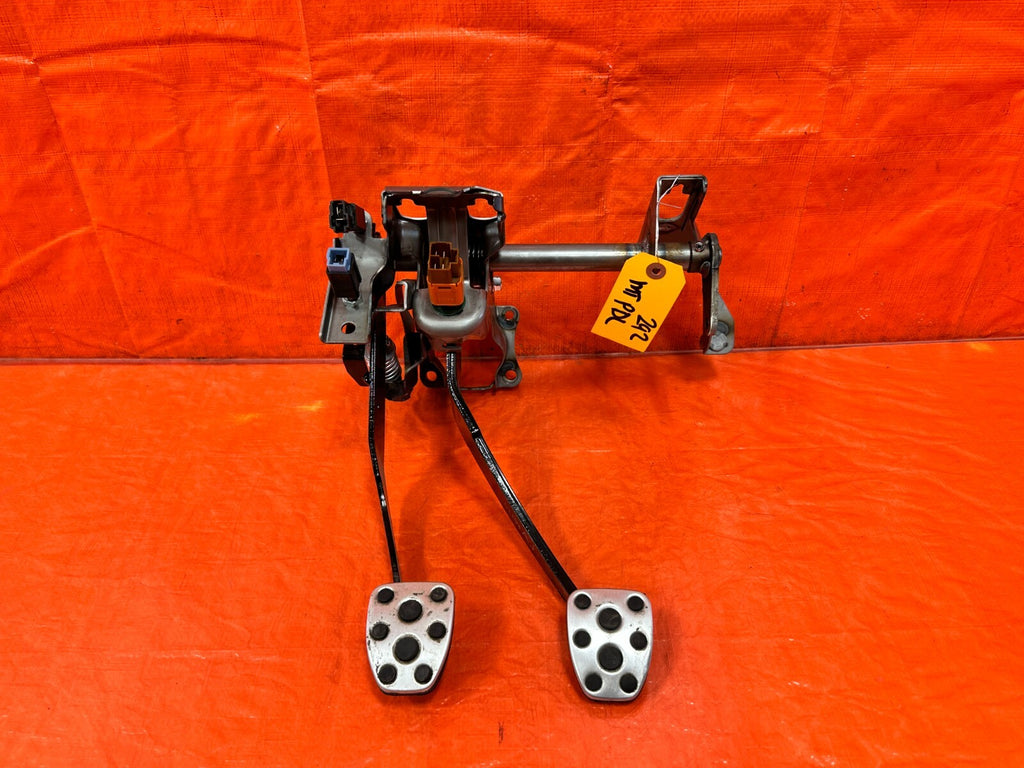 13 20 SUBARU BRZ   6 SPEED MANUAL PEDALS CLUTCH BRAKE   OEM FACTORY OE #2920