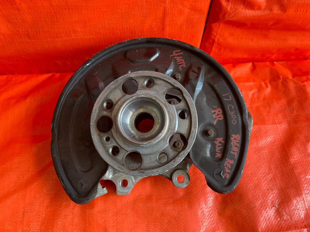 15 20 MERCEDES BENZ C300 W205 4MATIC / PASSENGER RIGHT REAR SPINDLE KNUCKLE HUB 0