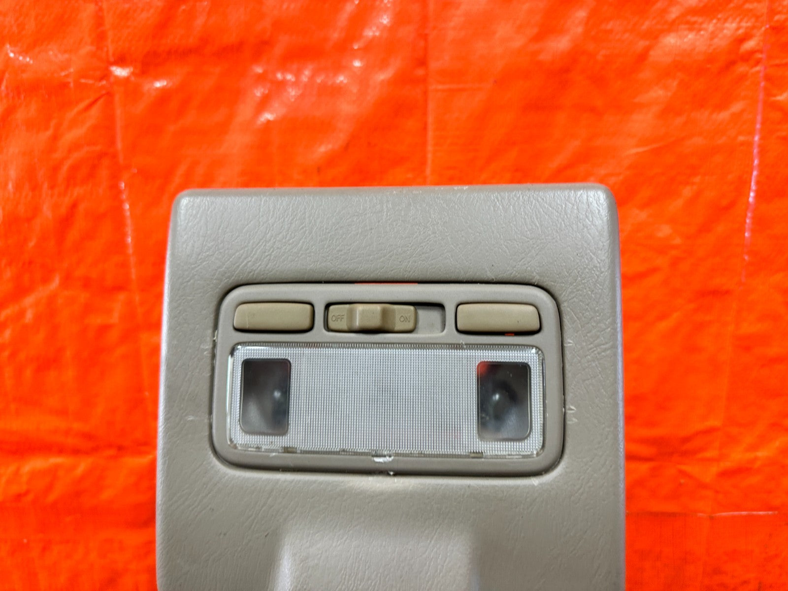 97 01 HONDA PRELUDE   FRONT   DOME MAP READING LIGHT LAMP   TAN COLOR   OEM 3234