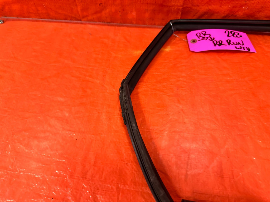 08 14 SUBARU IMPREZA WRX WAGON PASSENGER RIGHT REAR WINDOW GLASS RUN CHANNEL 2839