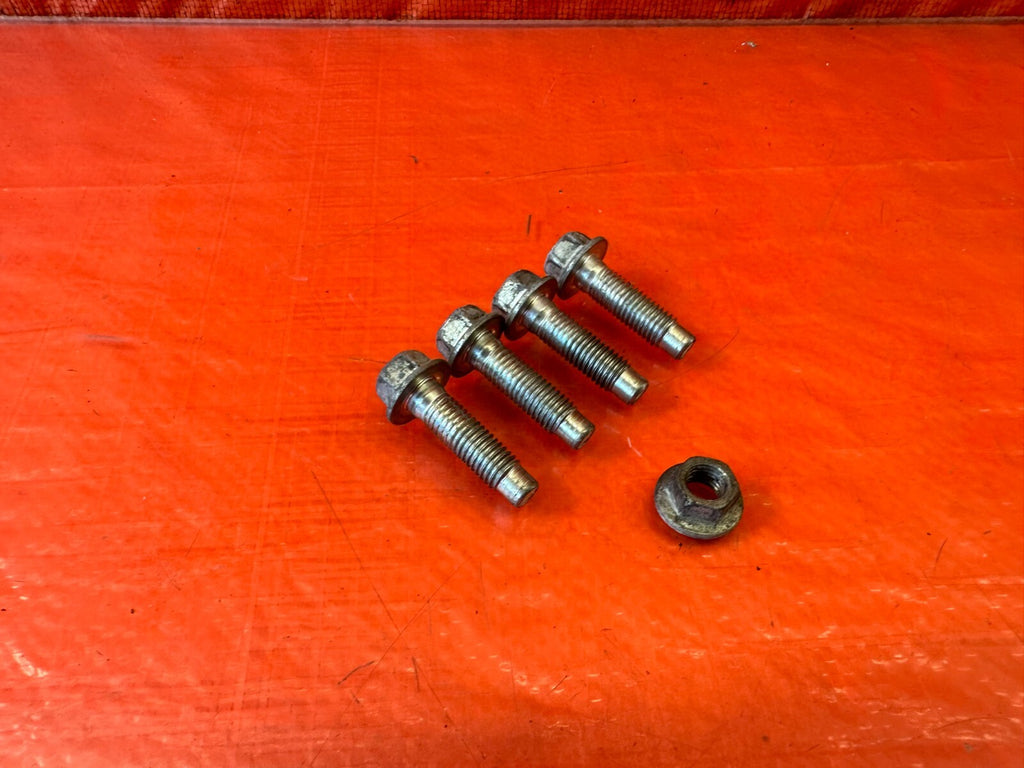 16 24 INFINITI Q50   3.0L   DRIVER LEFT ENGINE MOUNT BRACKET BOLTS NUTS OEM 2423