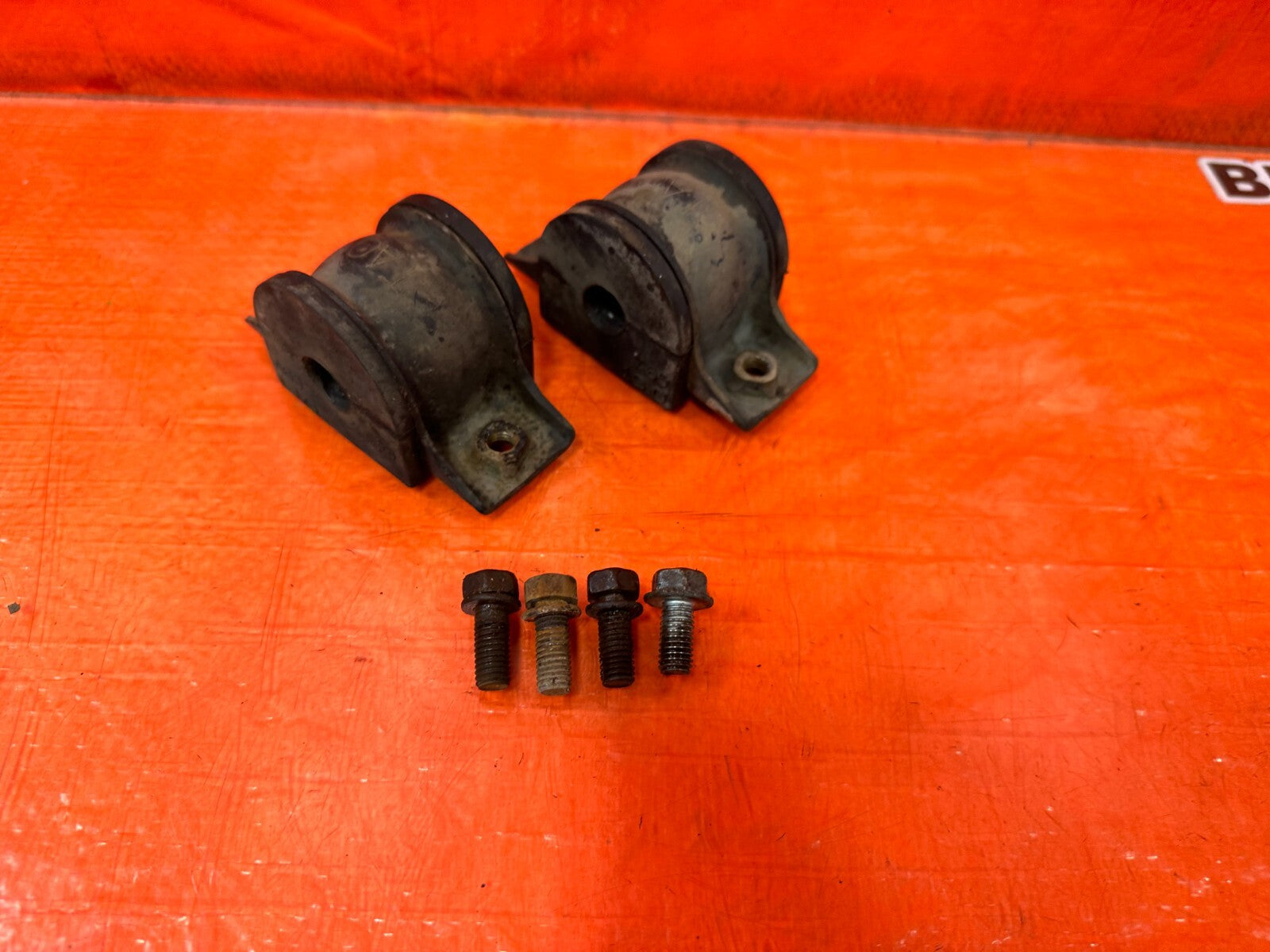 08 12 HONDA ACCORD SEDAN   LEFT & RIGHT REAR SWAY BAR BRACKETS   OEM #2514