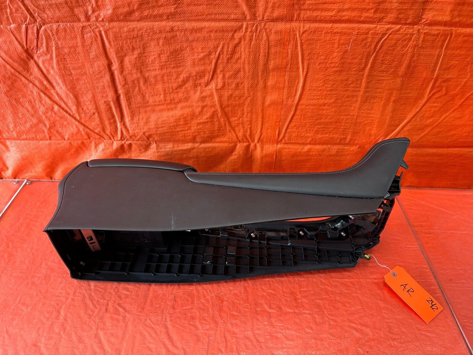 16 20 INFINITI Q50 / 17 20 Q60   ARM REST CENTER CONSOLE   OEM FACTORY OE #24213