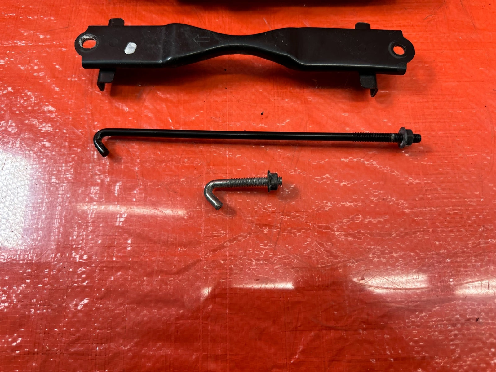 16 20 INFINITI Q50 & Q60 3.0L BATTERY TRAY MOUNTING BRACKET W/ TIE DOWN OEM #2004