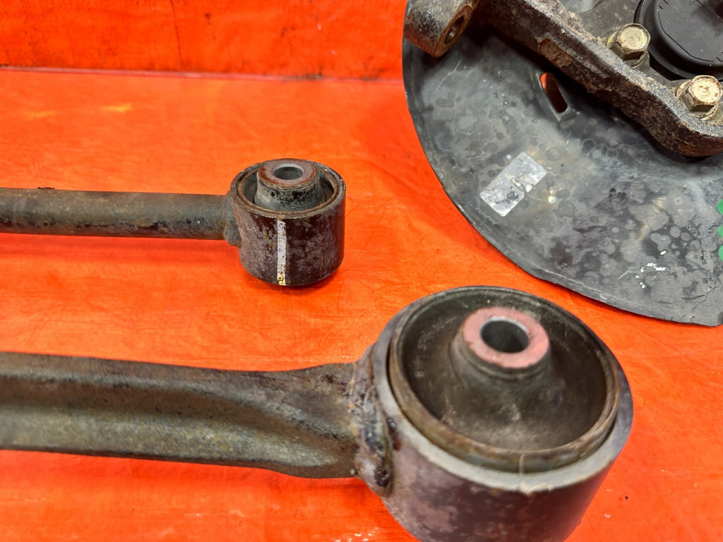13 16 HYUNDAI GENESIS COUPE   DRIVER LEFT FRONT SPINDLE KNUCKLE AND ALL ARMS OEM12