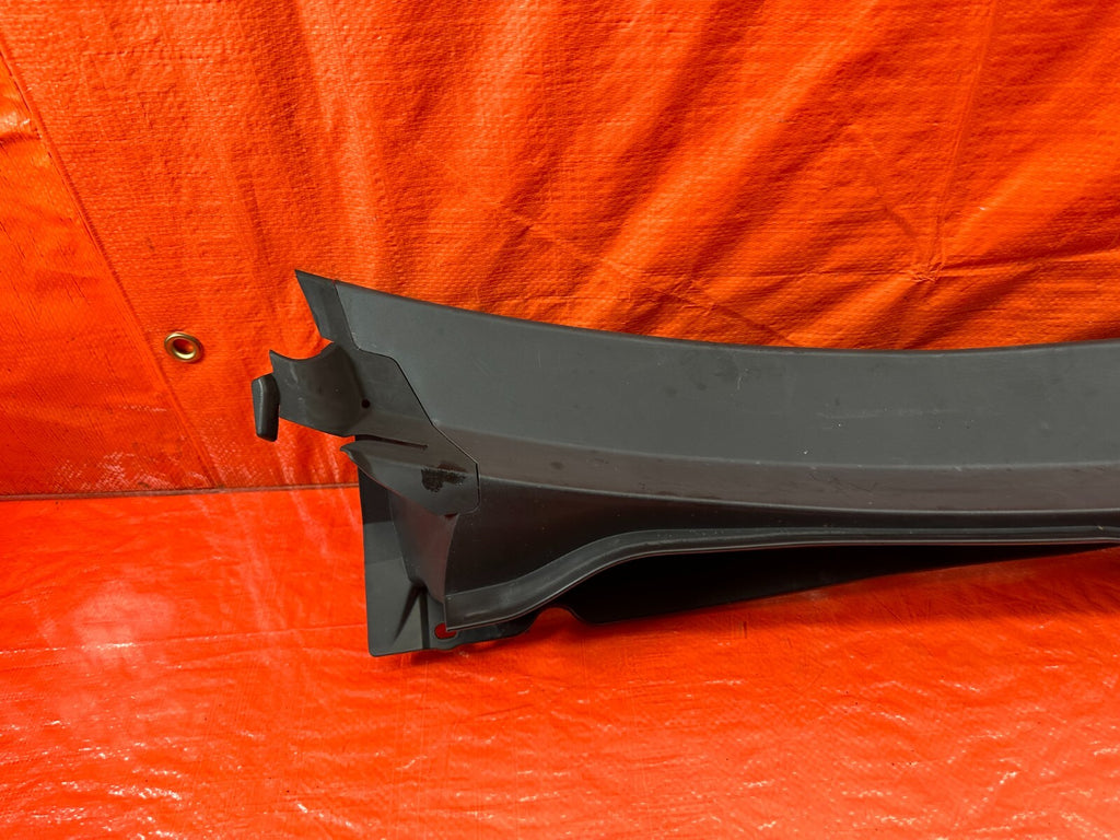 02 05 HONDA CIVIC SI EP3 HATCH   WIPER COWL TRIM   PASSENGER RIGHT SIDE OEM #2137