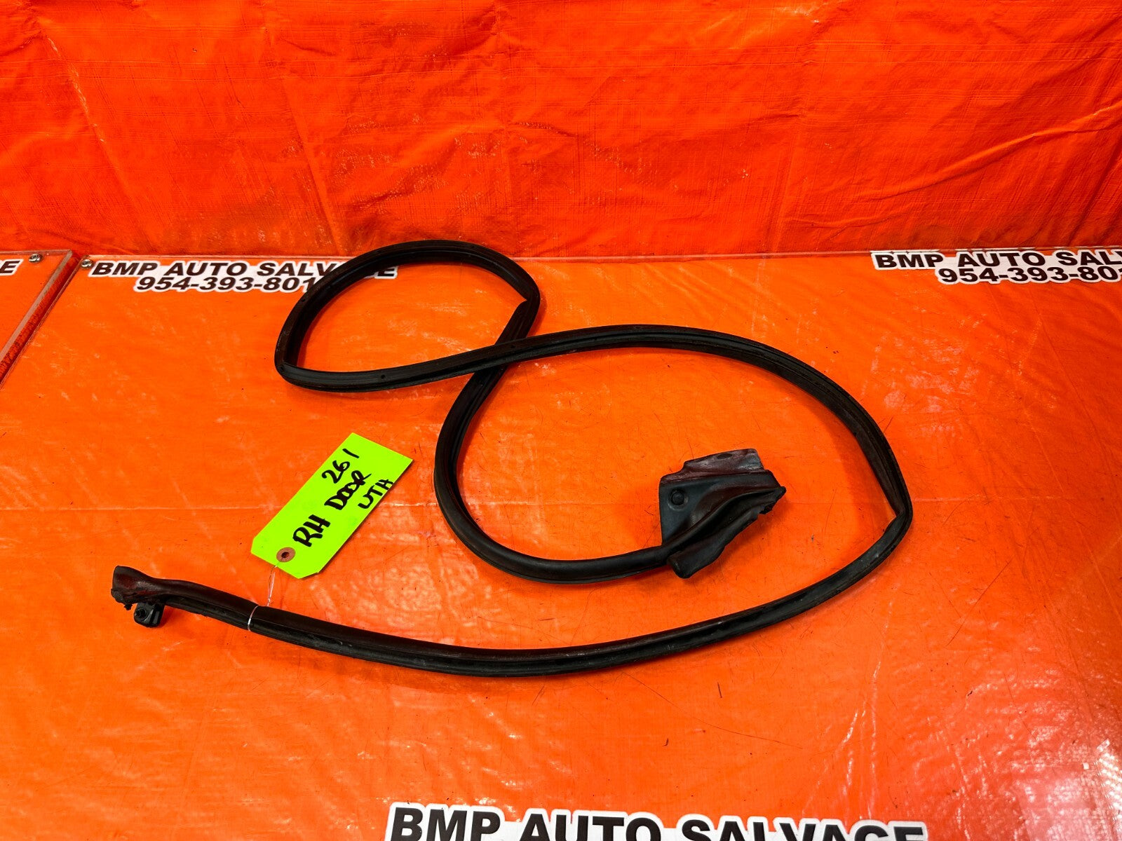 02 10 LEXUS SC430 PASSENGER RIGHT DOOR WEATHER STRIP GASKET   OEM FACTORY #260