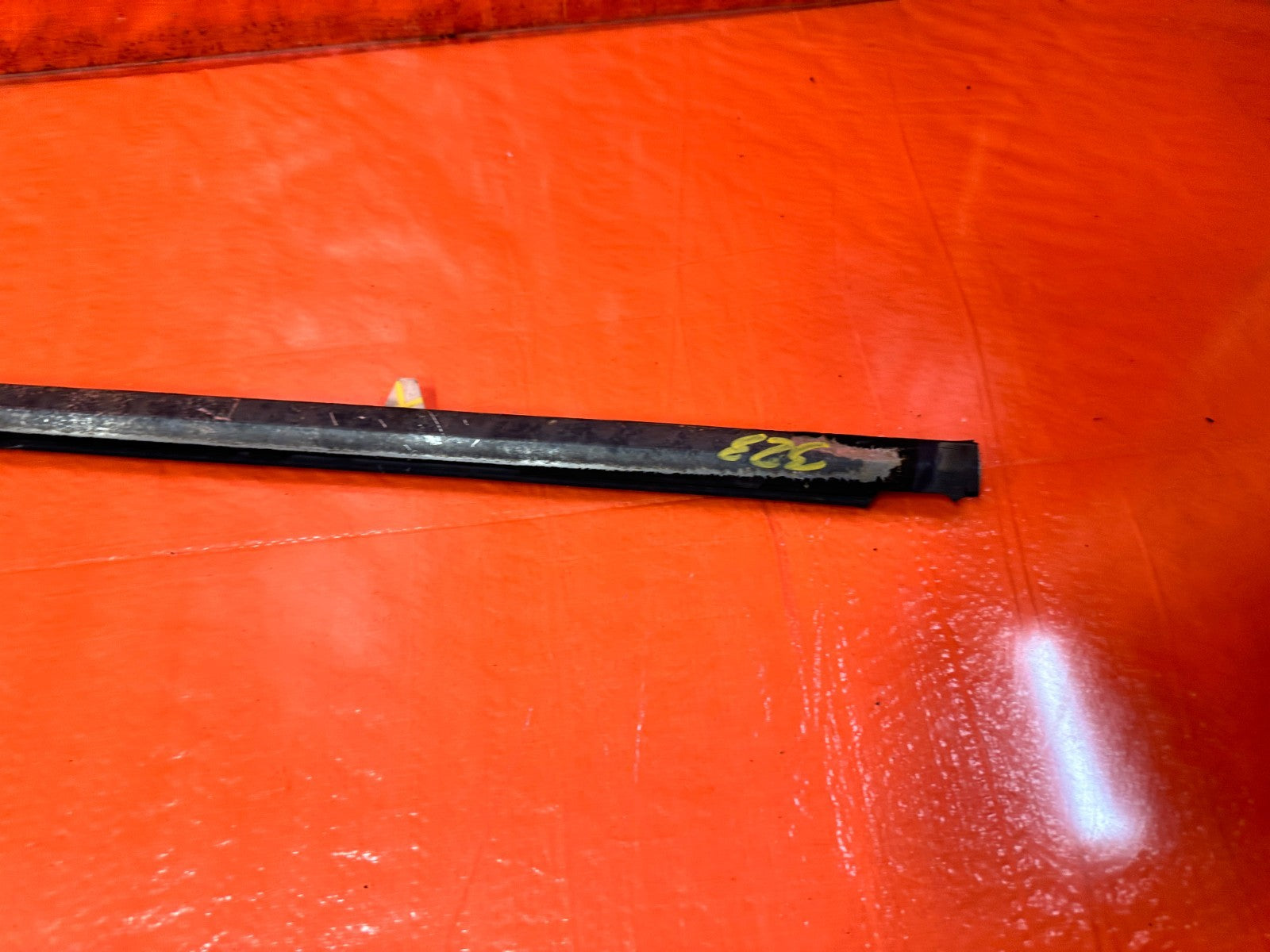 97 01 HONDA PRELUDE   DRIVER LEFT EXTERIOR WINDOW GLASS TRIM   OEM #3235