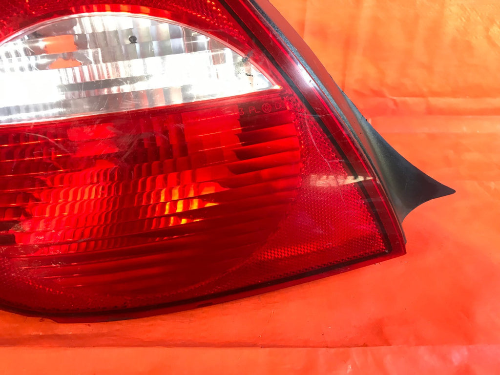 OEM 2004 04 DODGE NEON DRIVER LEFT TAIL LIGHT LAMP L LH   SMALL CHIP3