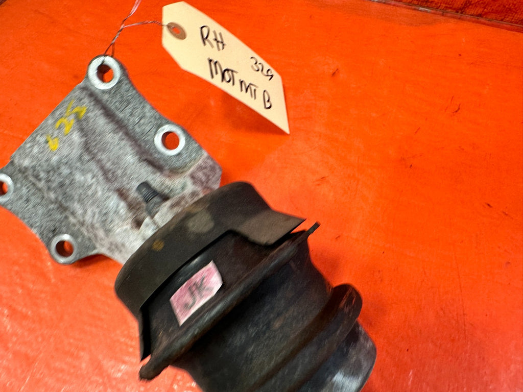 08 15 INFINITI G37 Q60   VQ37 RIGHT ALUMINUM ENGINE BRACKET RWD   OEM #3293