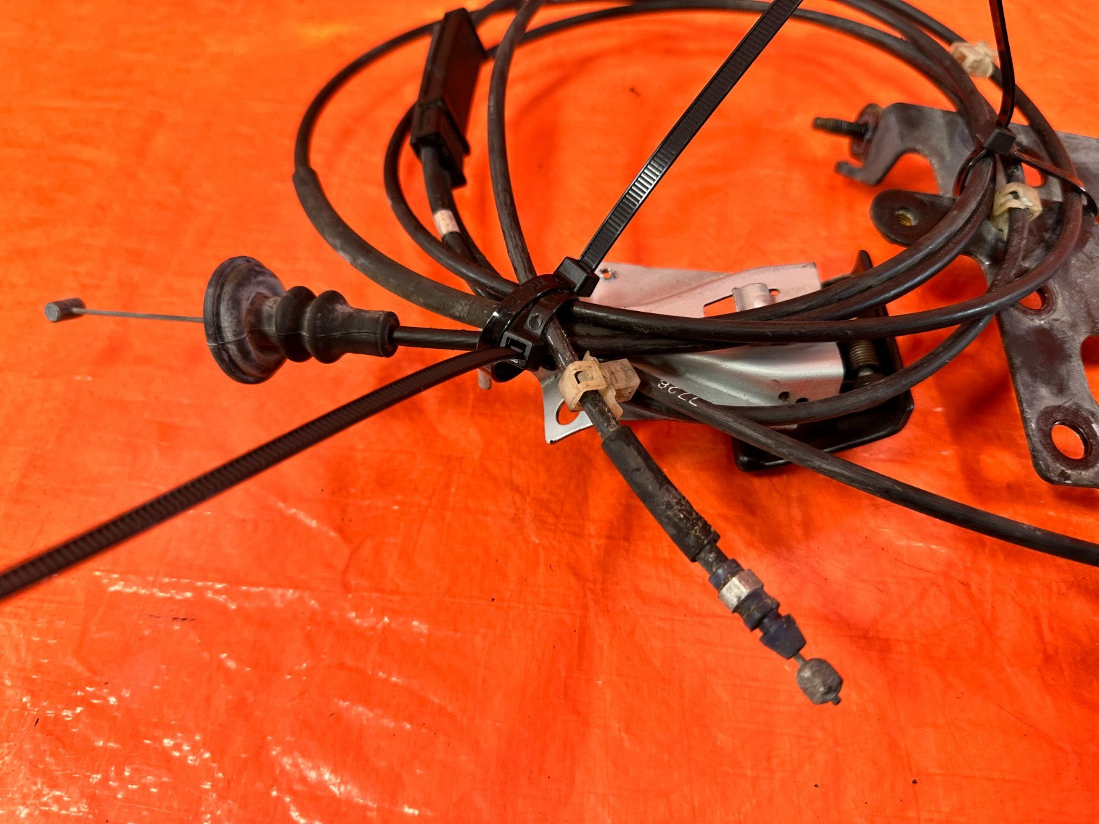 08 15 INFINITI G37 COUPE & CONVERTIBLE   HOOD RELEASE WIRE CABLE   OEM 3205