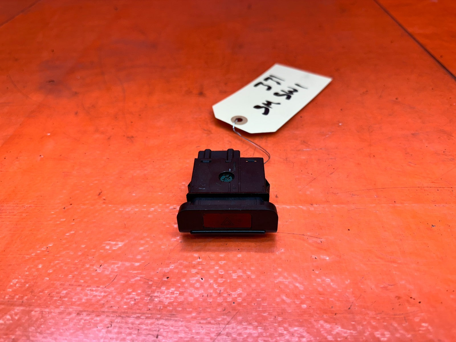 94 01 ACURA INTEGRA DASH WARNING HAZARD LIGHT BUTTON SWITCH OEM #3314