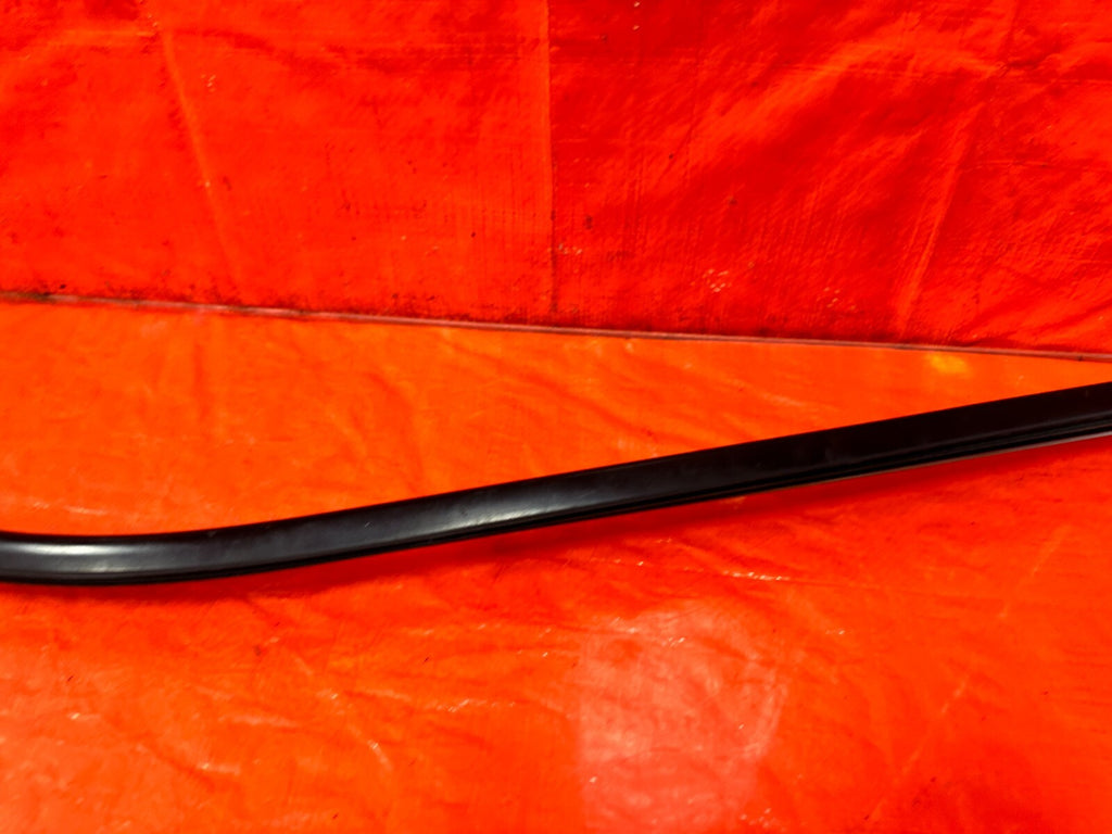 FRS BRZ & 86   DRIVER LEFT UPPER GLASS TRIM DRIP  RETAINER   OEM #2932