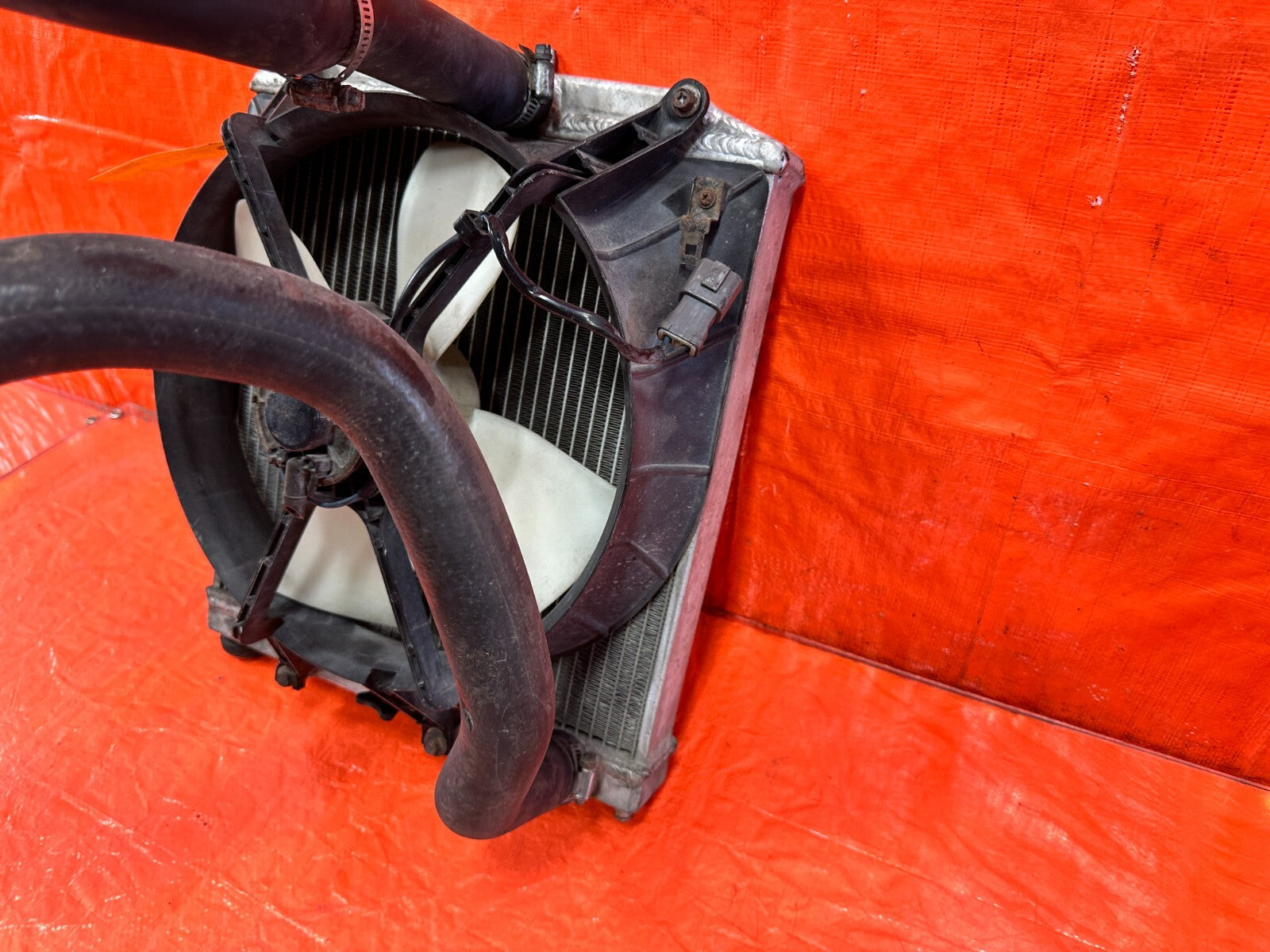 93 97 HONDA DEL SOL   ALUMINUM RADIATOR W/ HOSES AND COOLING FAN   #29411