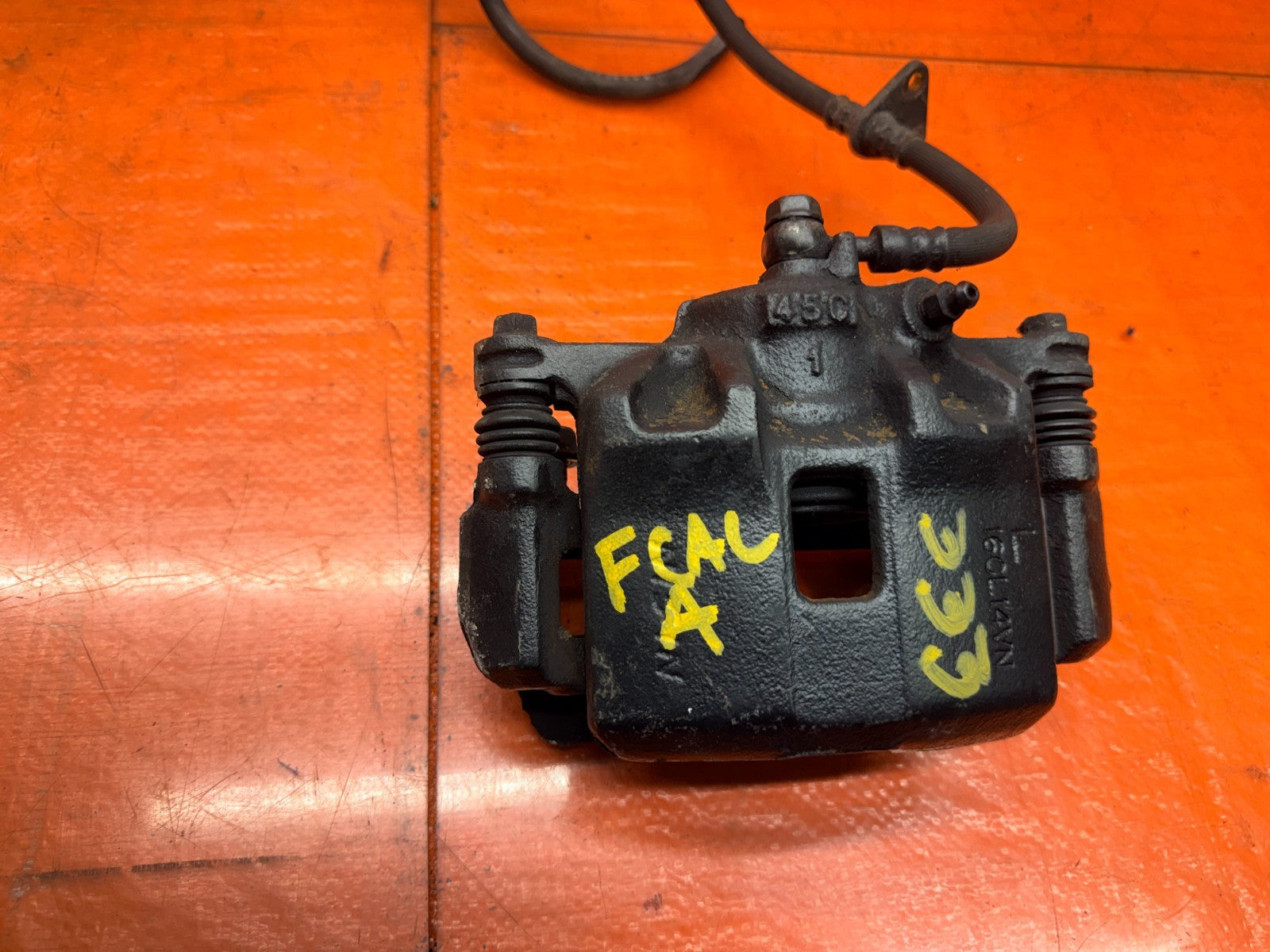 92 95 HONDA CIVIC 1.6L DRIVER LEFT FRONT BRAKE CALIPER WITH BRACKET OEM #33318