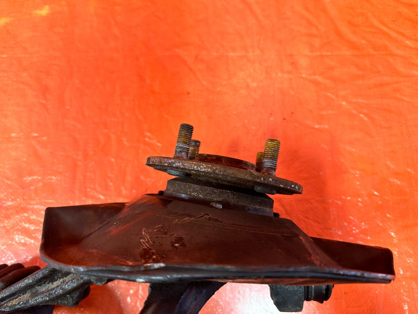 92 95 HONDA CIVIC   EX MODEL   PASSENGER RIGHT FRONT SPINDLE KNUCKLE HUB   32714