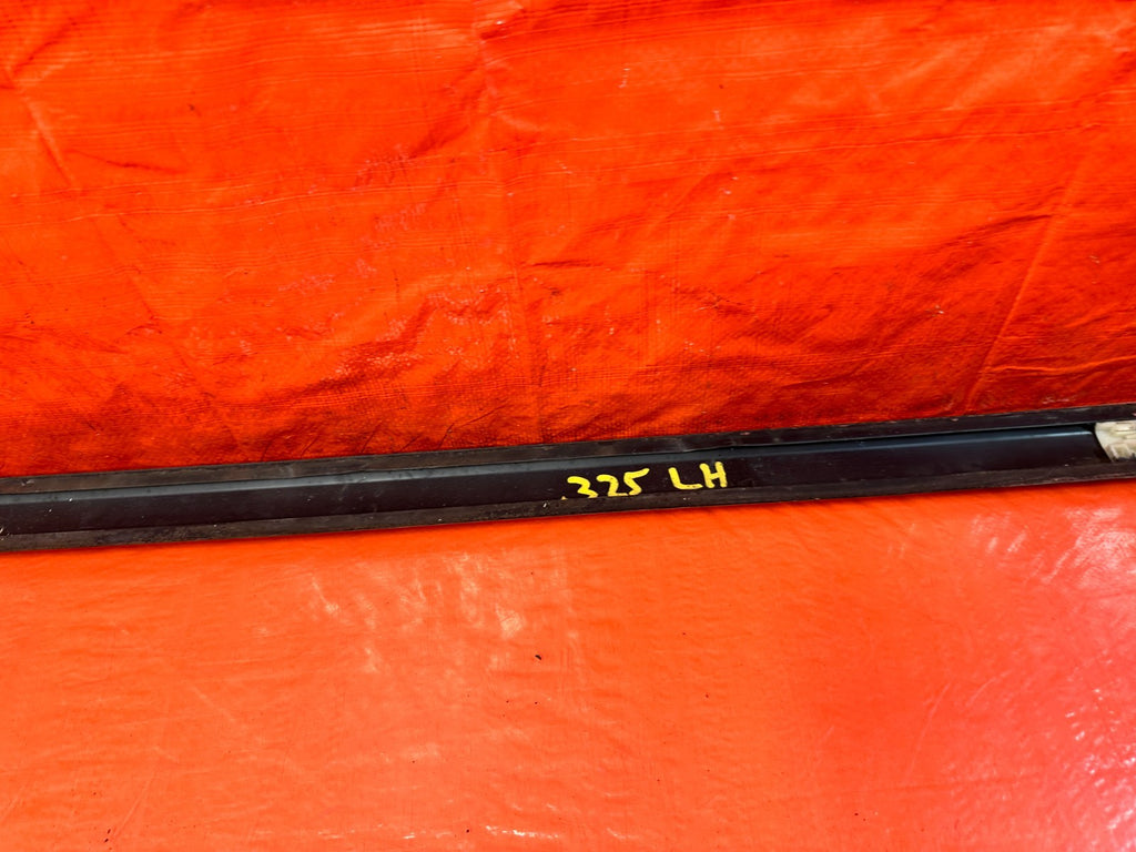 90 91 HONDA CIVIC HATCHBACK   DRIVER LEFT DOOR MOLDING IMPACT STRIP   OEM #32512
