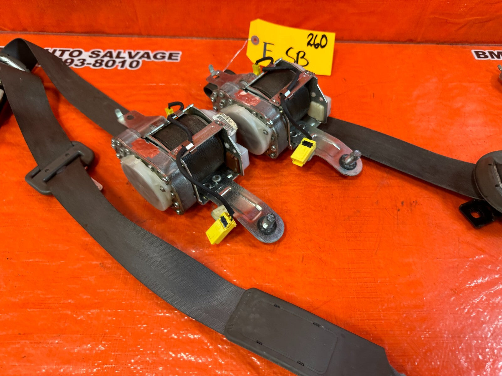 06 08 HONDA CIVIC SEDAN   LEFT & RIGHT FRONT SEAT BELTS   GRAY COLOR   OEM #2606