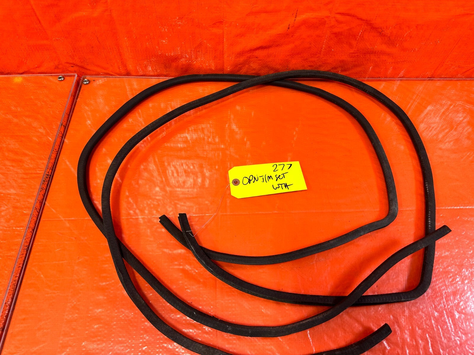 88 91 HONDA CRX   CHASSIS TO DOOR OPEN TRIM WEATHER STRIP LEFT RIGHT   OEM #2776