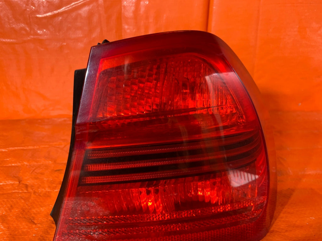 OEM 2007 07 BMW 335Xi 335i AWD SEDAN PASSENGER RIGHT OUTER TRUNK TAIL LIGHT LAMP5