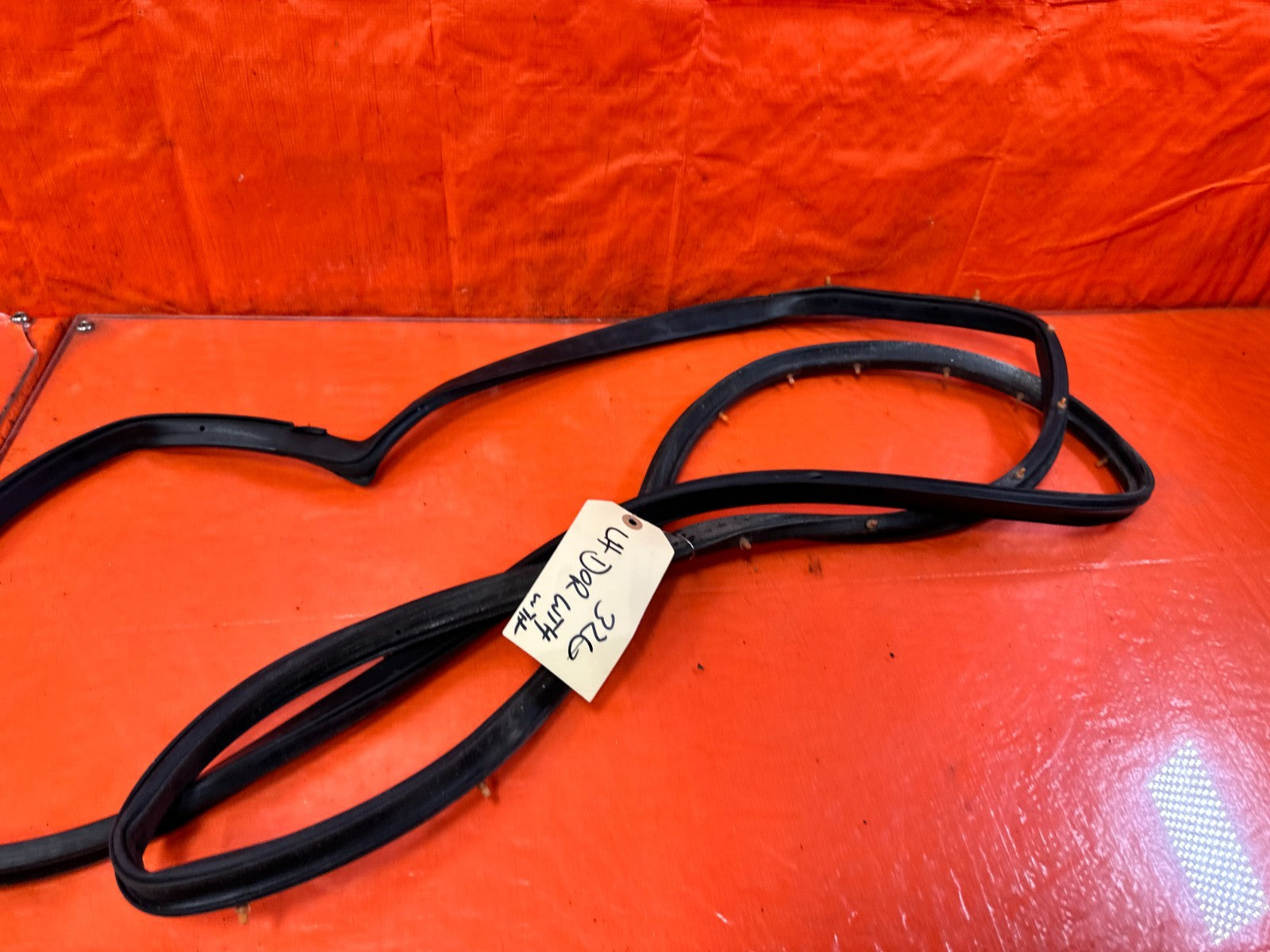 90 91 HONDA CIVIC HATCHBACK   DRIVER LEFT FRONT   DOOR WEATHER STRIP   OEM 3271