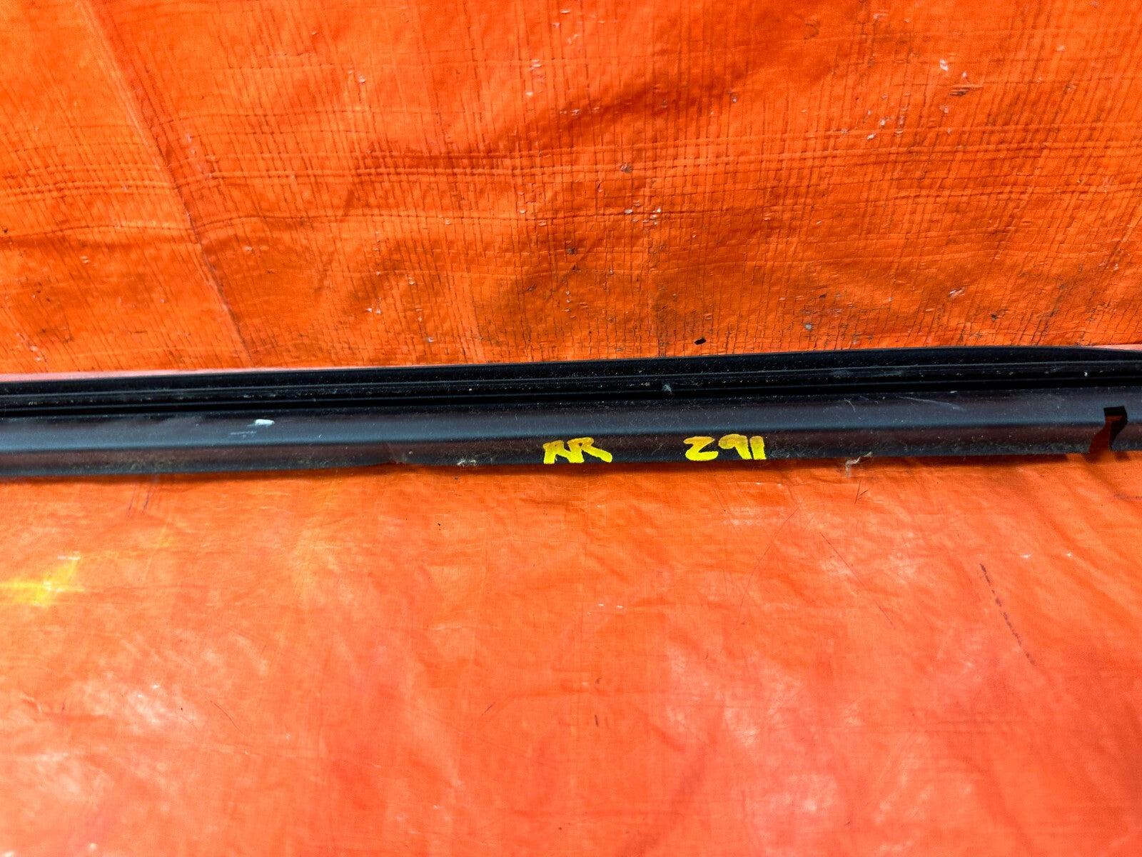 04 08 ACURA TSX   PASSENGER RIGHT REAR   INTERIOR INSIDE GLASS TRIM SEAL OEM 2912