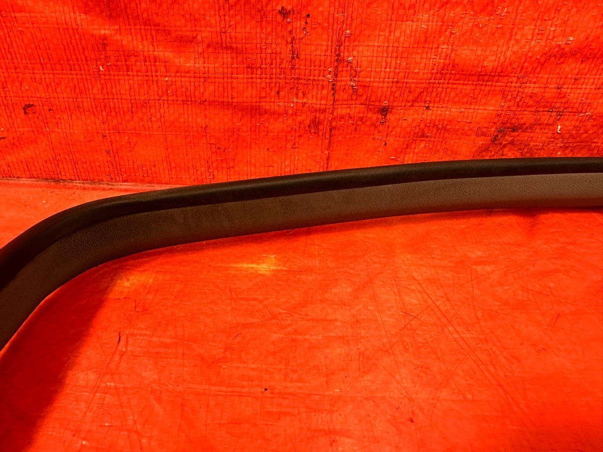 97-01 HONDA CR-V CRV CHASSIS TO DOOR OPEN TRIM RUBBER STRIP RIGHT FRONT OEM 3014