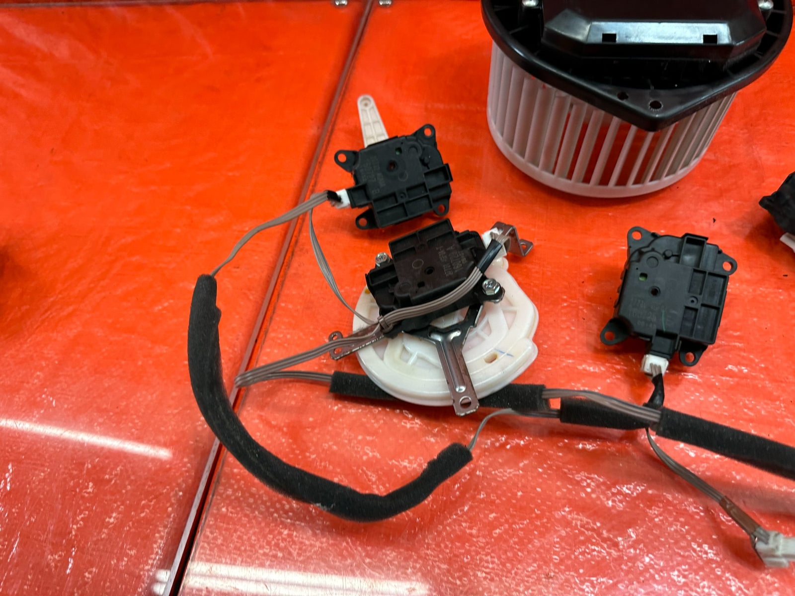 14 20 INFINITI Q50 17 20 Q60   BLOWER W/ HEATER FLAP BLOWER MOTOR ACTURATOR #1857