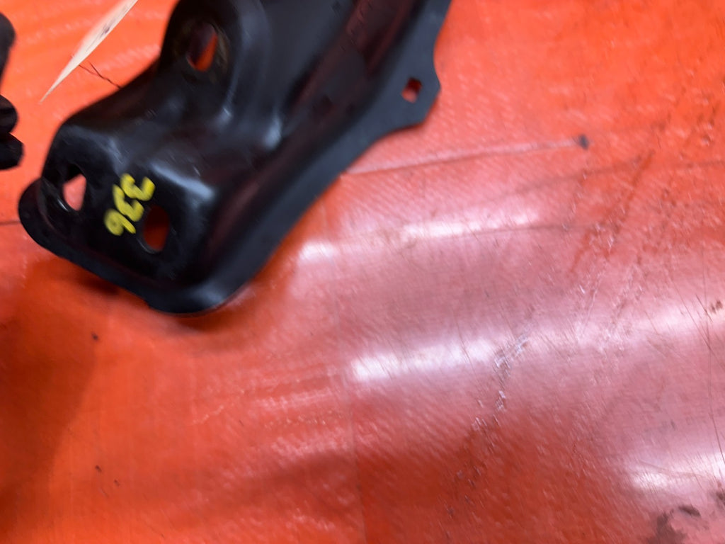 97 01 HONDA PRELUDE 2.2L MT MANUAL FRONT TRANSMISSION MOUNT BRACKET OEM #33611