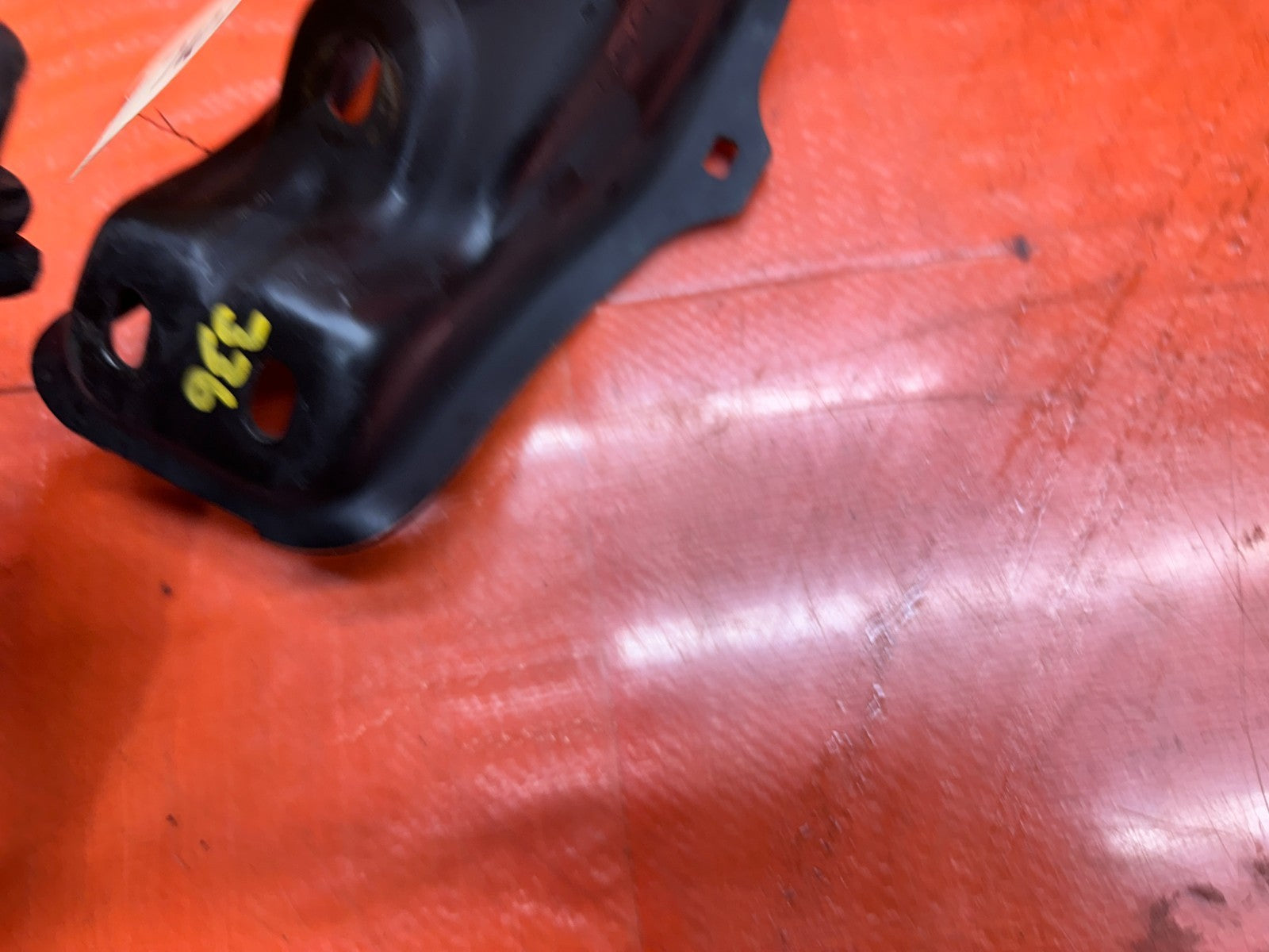 97 01 HONDA PRELUDE 2.2L MT MANUAL FRONT TRANSMISSION MOUNT BRACKET OEM #33611