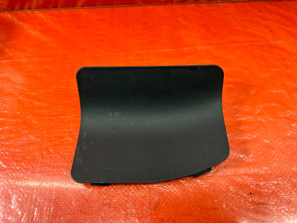 02 05 HONDA CIVIC SI EP3 HATCHBACK   TAIL LIGHT TRIM PLASTIC COVER RIGHT OEM 2130