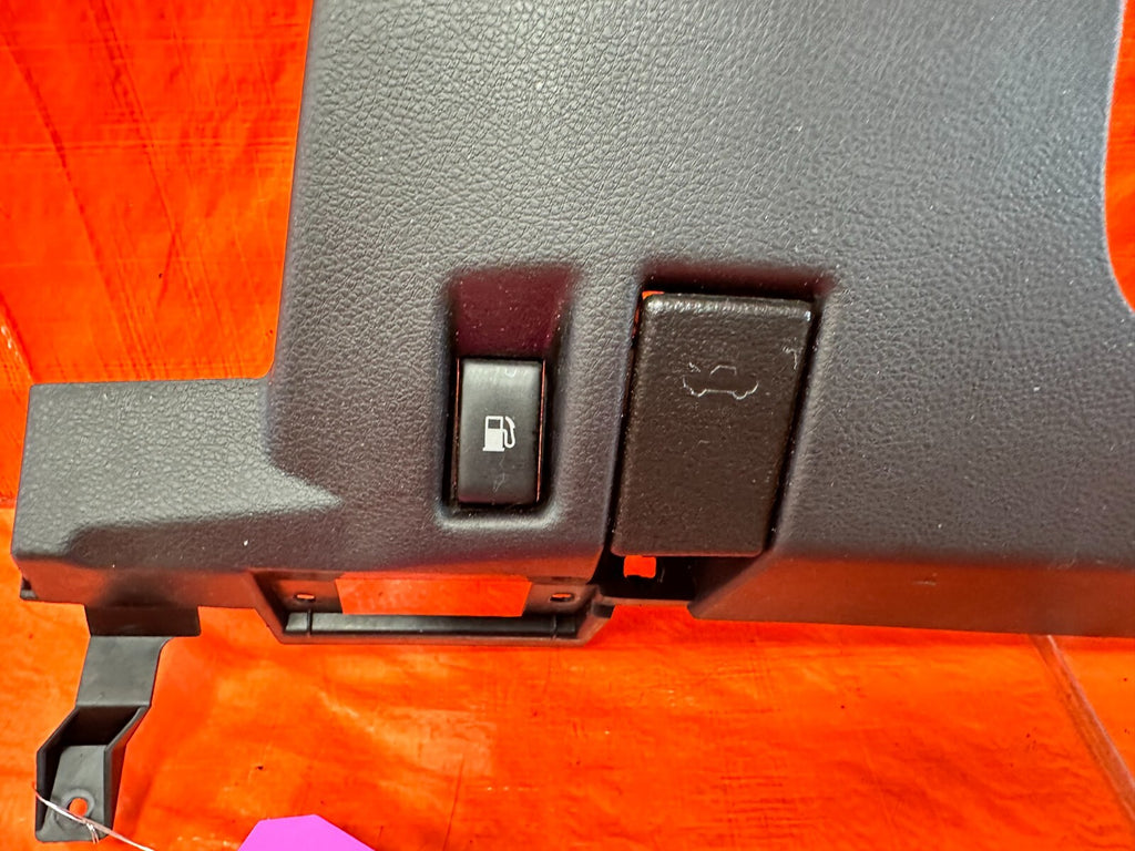 2004 04 NISSAN 350Z   KNEE TRIM UNDER STEERING COLUMN LOWER COVER   OEM #2629