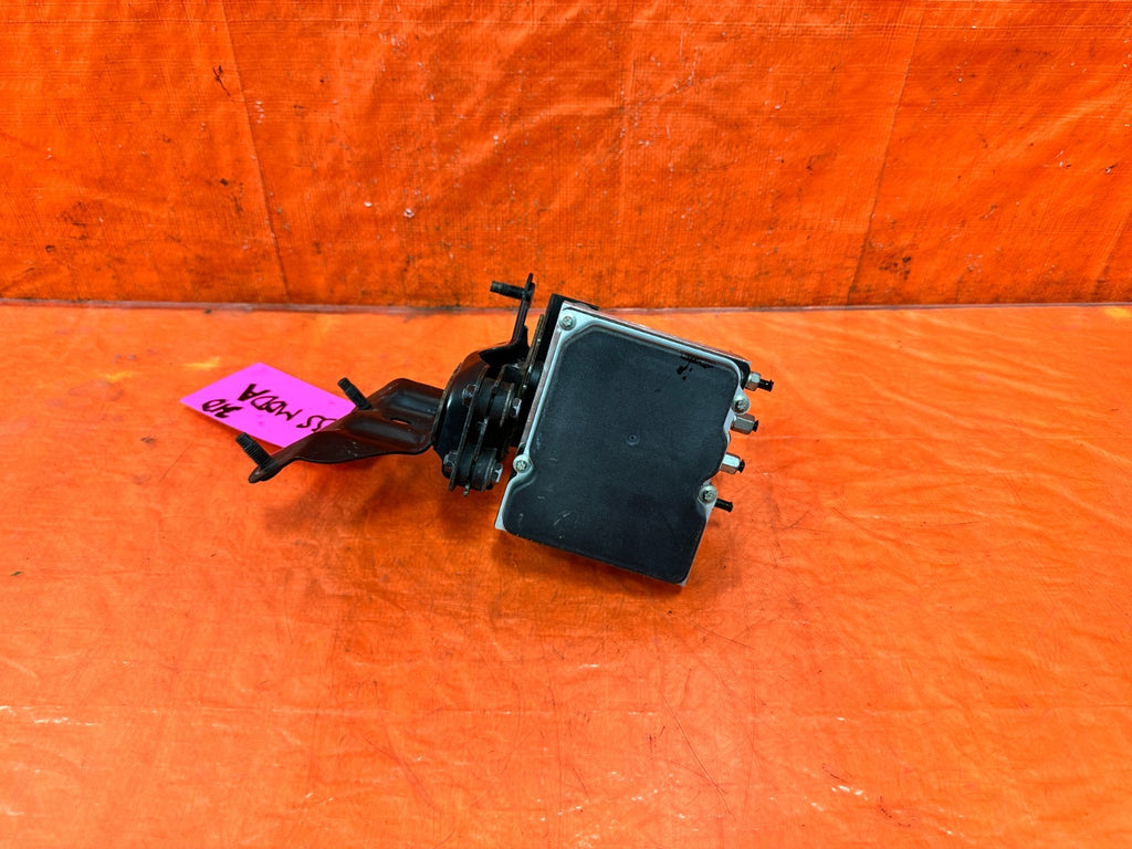 09 15 INFINITI G37 CONVERTIBLE   ABS PUMP ANTI SKID LOCK ACTUATOR VSA MODULATOR3