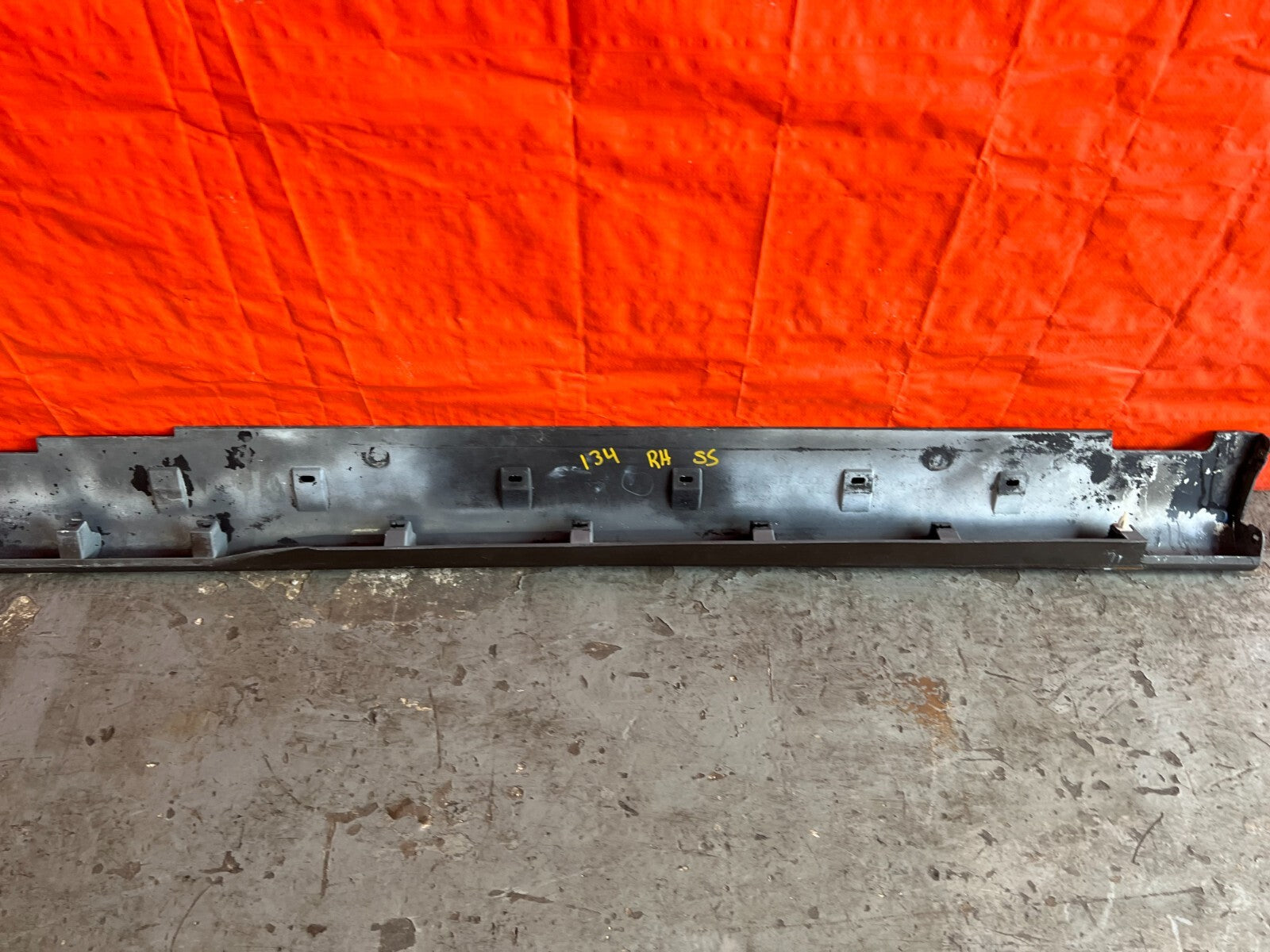 94 01 ACURA INTEGRA   2 DOOR   SIDE SKIRT ROCKER MODLING RIGHT SIDE OEM #1349