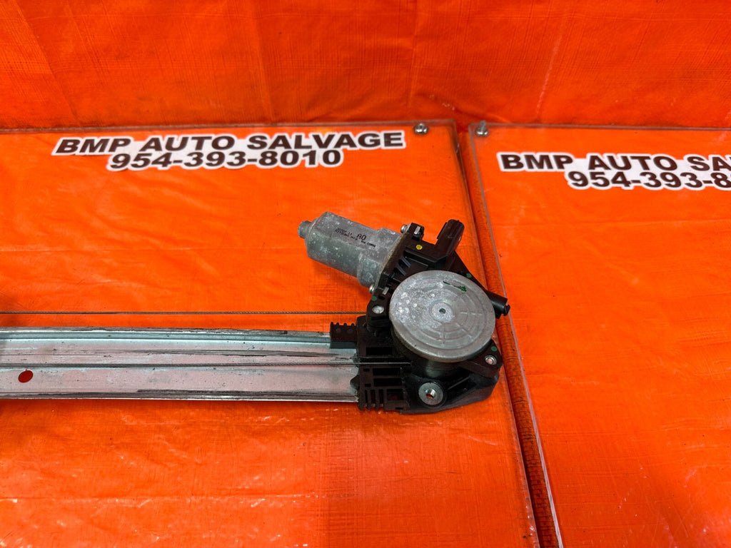 08 12 HONDA ACCORD SEDAN RIGHT FRONT   WINDOW REGULATOR W/ MOTOR   OEM #2511