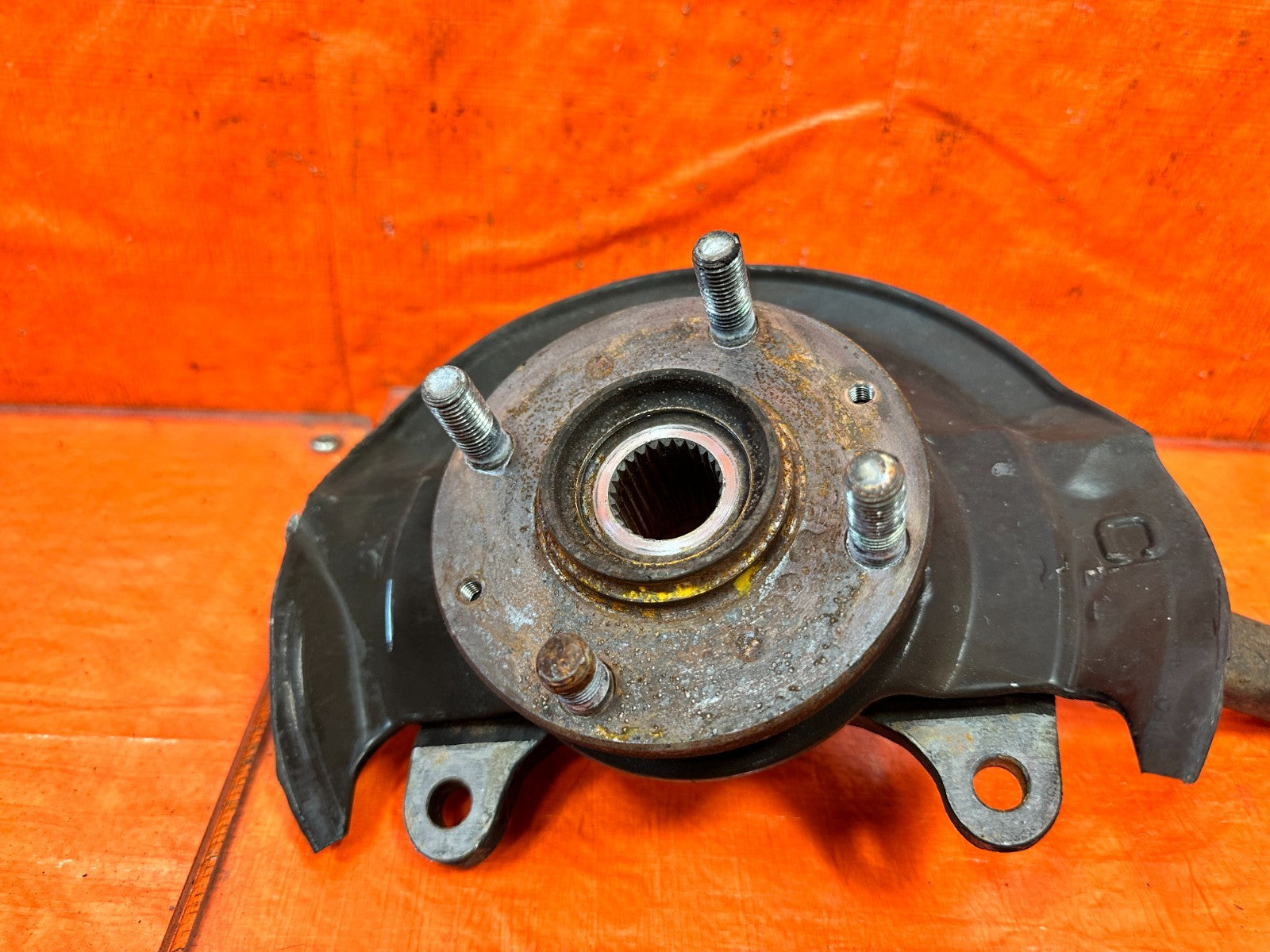90 91 HONDA CIVIC HATCHBACK   PASSENGER RIGHT FRONT SPINDLE KNUCKLE HUB OEM 3257