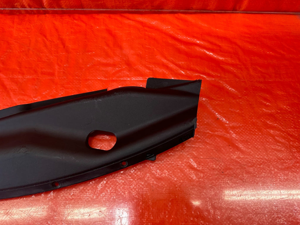 14 20 INFINITI Q50   PASSENGER RIGHT FENDER HOOD SEAL LEDGE TRIM COVER OEM #1854
