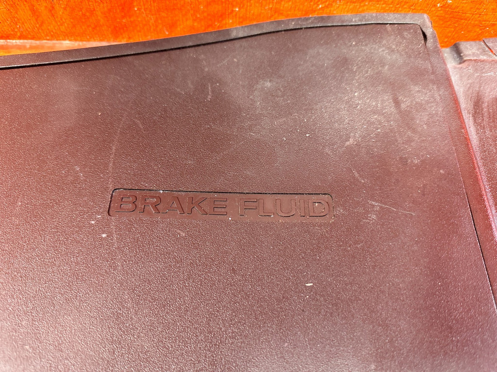 14 20 INFINITI Q50   BRAKE FLUID COVER   OEM #3161