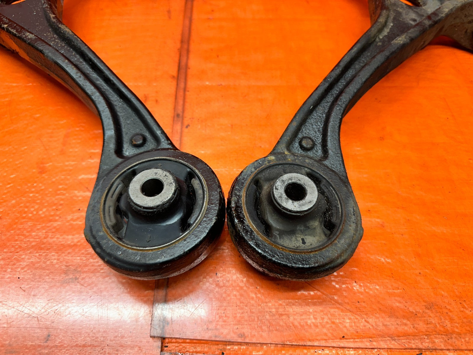 04-08 ACURA TSX 4D LEFT & RIGHT FRONT LOWER CONTROL ARMS DRIVER PASSENGER #34215