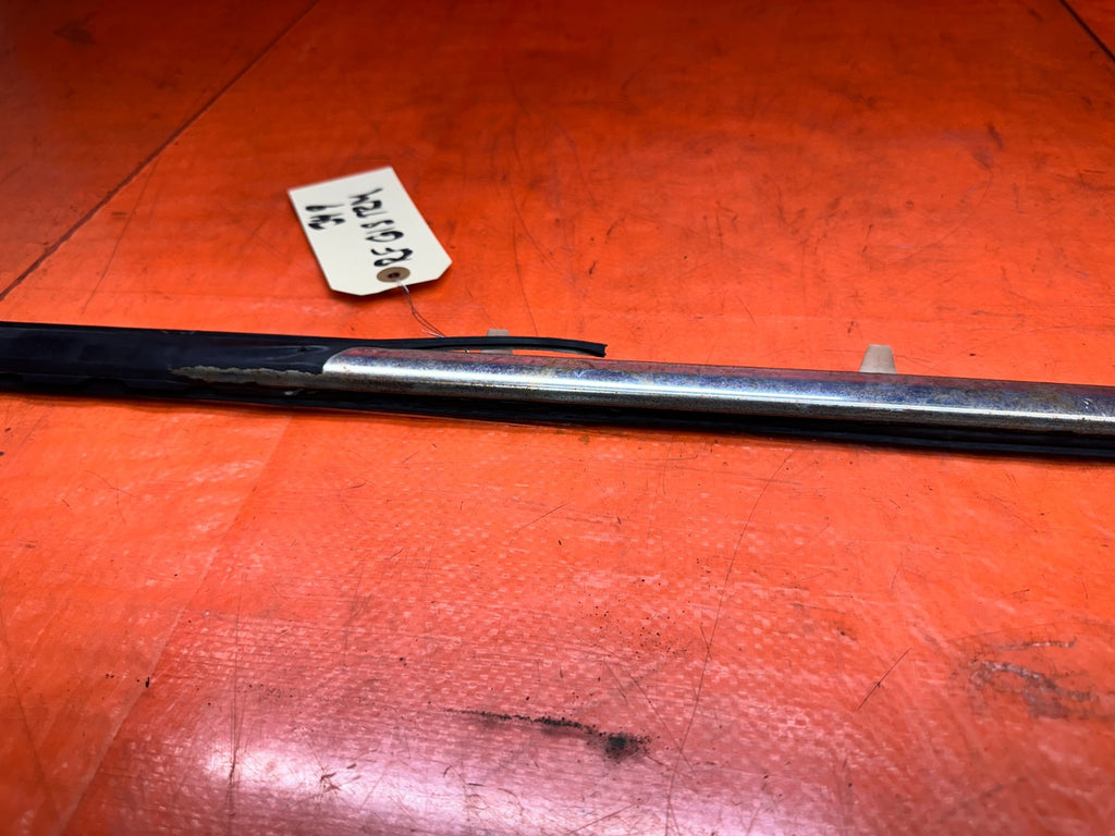1994-2001 ACURA INTEGRA 2D PASSENGER RIGHT DOOR GLASS OUTER TRIM MOLD OEM #34910