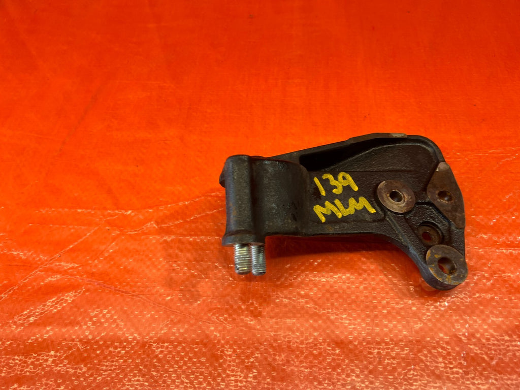 02 06 ACURA RSX   POWER STEERING RACK PASSENGER RIGHT MOUNTING BRACKET   OEM 1395