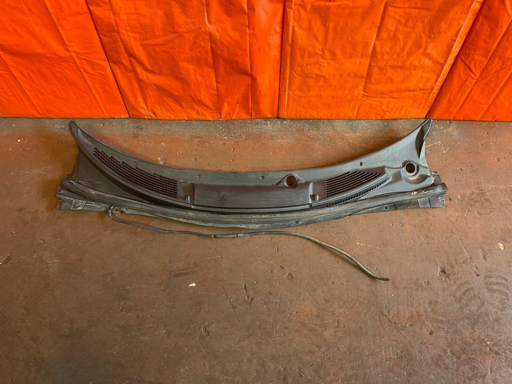 2003 03 TOYOTA CELICA GT & GT S   WINDSHIELD WIPER COWL   55708 20300   OEM OE0