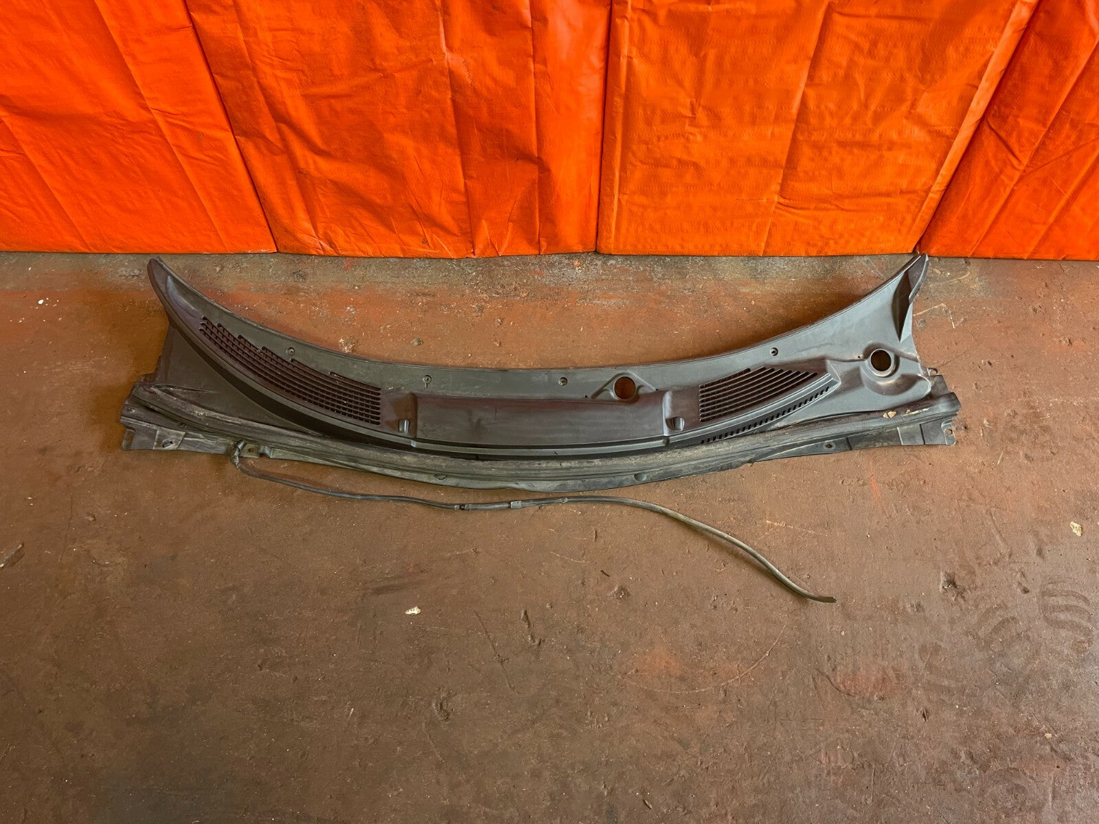 2003 03 TOYOTA CELICA GT & GT S   WINDSHIELD WIPER COWL   55708 20300   OEM OE0