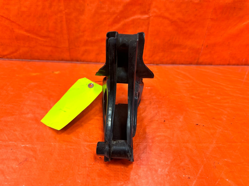 92 95 HONDA CIVIC   D16 5 SPEED MANUAL STICK SHIFT REAR TRANSMISSION BRACKET SOH6
