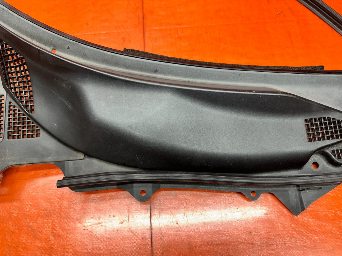 03-08 NISSAN 350Z PASSENGER RIGHT WINDSHIELD WIPER COWL TRIM PANEL OEM #3466