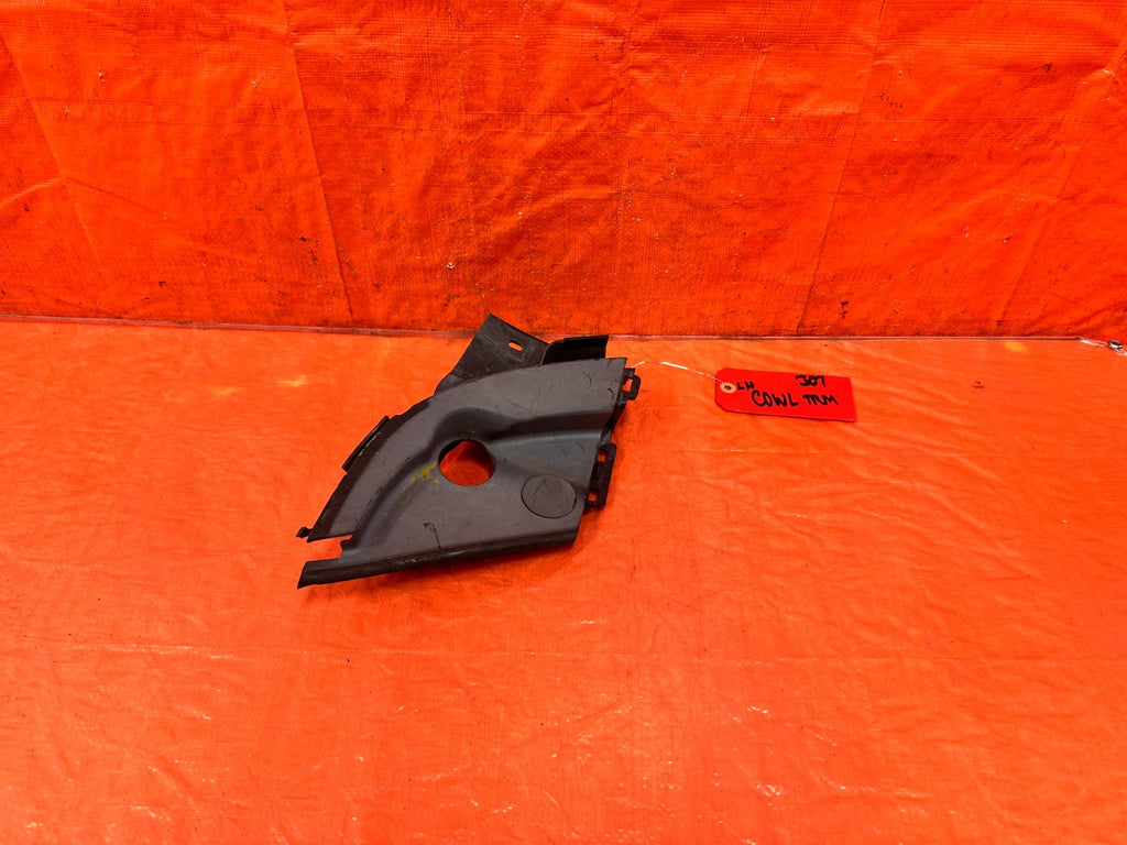 06 11 HONDA CIVIC   4 DOOR SEDAN   DRIVER LEFT FRONT WIPER COWL TRIM   OEM #3070