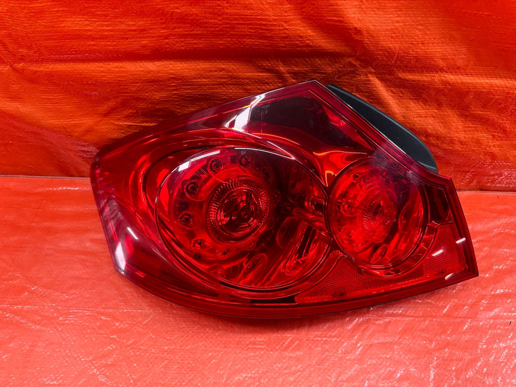 07 13 INFINITI G35 G37 SEDAN   DRIVER LEFT OUTER TAIL LIGHT LAMP   OEM #1926