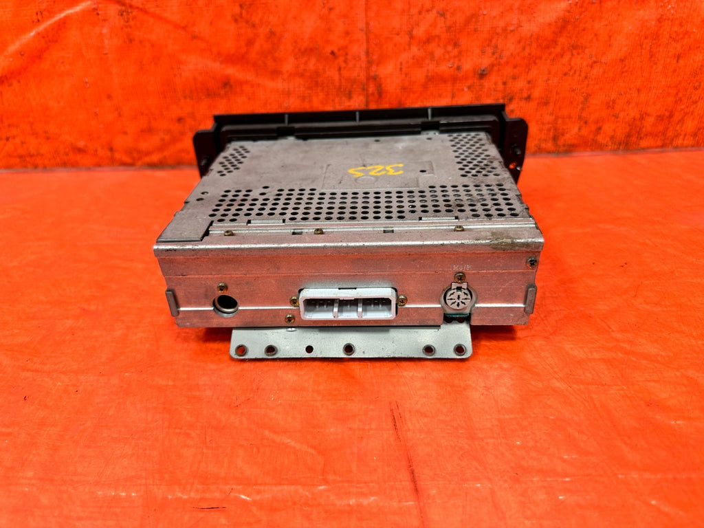 90 91 HONDA CIVIC HATCHBACK   AM FM RADIO STEREO CASSETTE PLAYER   OEM 3256